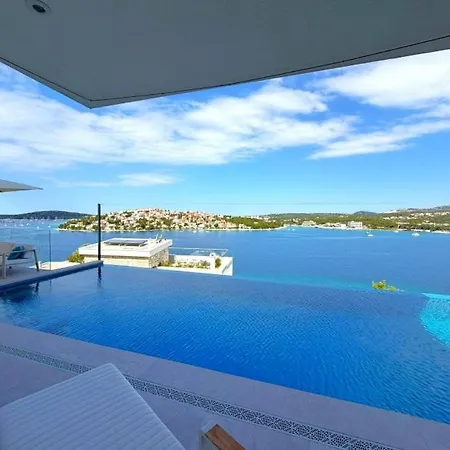 Aurea Lux - Exclusive Private And Infinity Pool Villa *