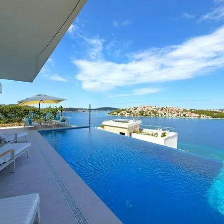 Aurea Lux - Exclusive Private And Infinity Pool Villa *