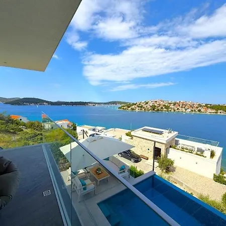 Aurea Lux - Exclusive Private And Infinity Pool * Podglavica