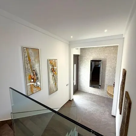 Aurea Lux - Exclusive Private And Infinity Pool Villa