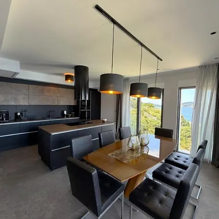 Aurea Lux - Exclusive Private And Infinity Pool Villa *