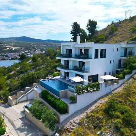 Aurea Lux - Exclusive Private And Infinity Pool Podglavica